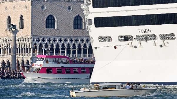 Venezia, tassa di accesso da 6 a 10 euro Venezia, tassa di accesso da 6 a 10 euro