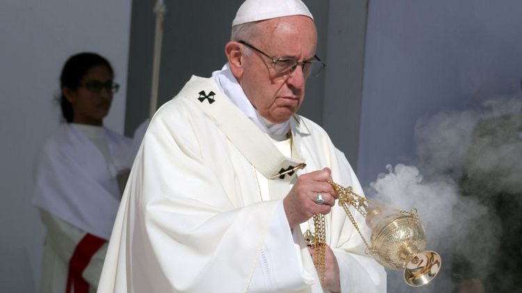 Tens of thousands attend first papal mass on Arabian peninsula