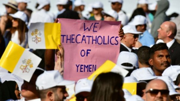 A Abou Dhabi, le pape fait vibrer des fidèles d'une multitude de nationalités A Abou Dhabi, le pape fait vibrer des fidèles d'une multitude de nationalités