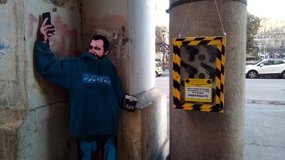 Sagoma Salvini e finte pistole in strada Sagoma Salvini e finte pistole in strada