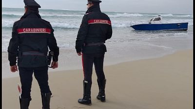 Si capovolge barca, dispersi 2 pescatori Si capovolge barca, dispersi 2 pescatori