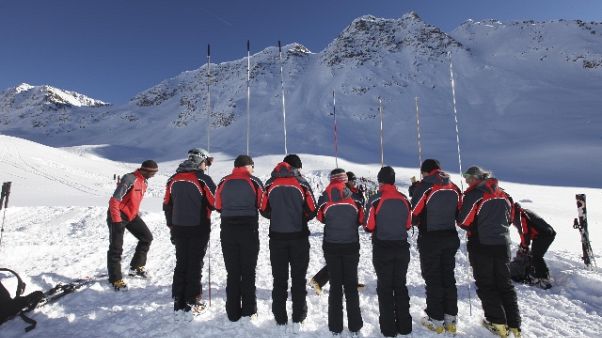 Pericolo valanghe, evitare fuori pista Pericolo valanghe, evitare fuori pista