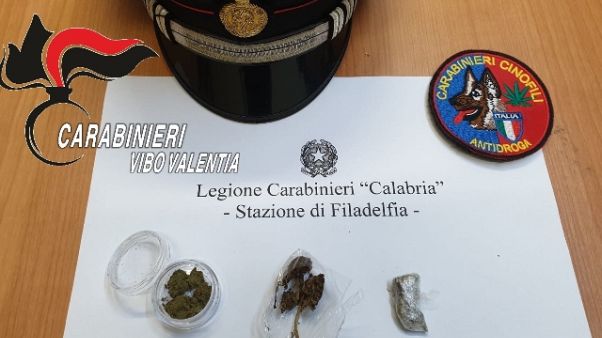 Cc trovano dosi marijuana in aula scuola Cc trovano dosi marijuana in aula scuola