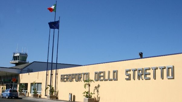 Fulmine colpisce aereo in volo, no danni Fulmine colpisce aereo in volo, no danni