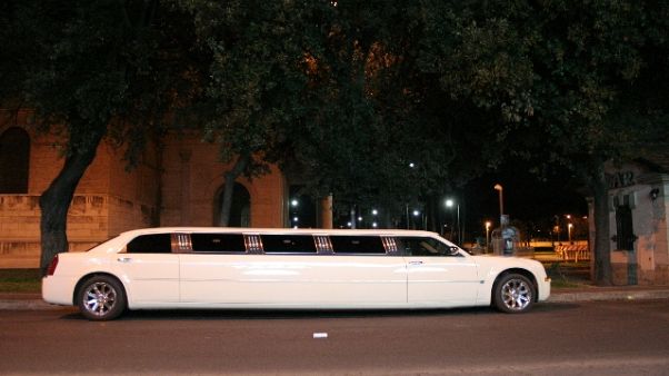 A 8 anni a scuola in limousine, proteste A 8 anni a scuola in limousine, proteste