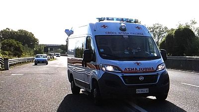 Incidenti lavoro, operaio muore a Napoli Incidenti lavoro, operaio muore a Napoli