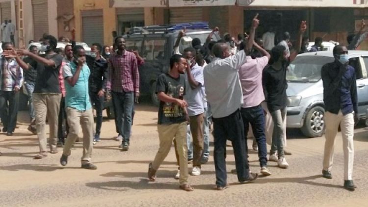 Des manifestants soudanais dans le centre de Khartoum le 7 février 2019