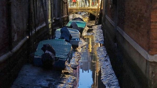 Venezia torna a scavare i suoi canali Venezia torna a scavare i suoi canali