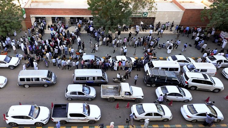 العقوبات الأمريكية المتبقية لا تزال تمسك بخناق اقتصاد السودان