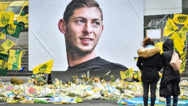 Sala: la famille "commence" son deuil, pluie d'hommages pour le joueur Sala: la famille "commence" son deuil, pluie d'hommages pour le joueur