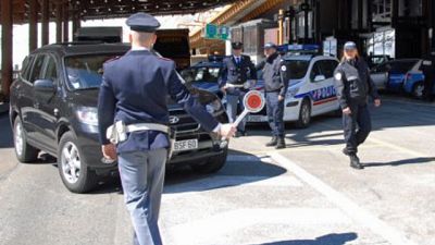 M.Bianco,fermato furgone con 12 migranti M.Bianco,fermato furgone con 12 migranti