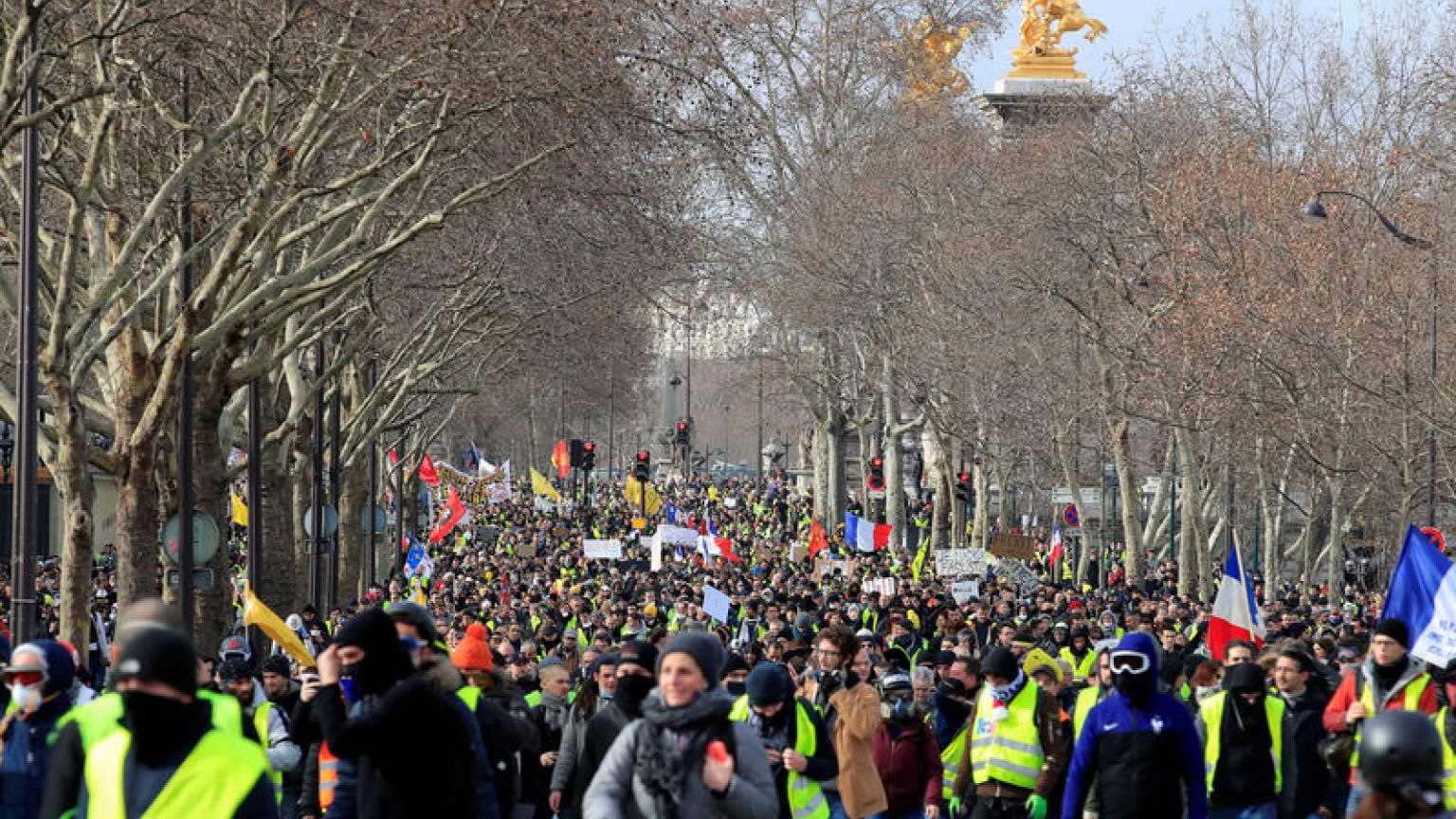 More violence in Paris as 'yellow vests' keep marching