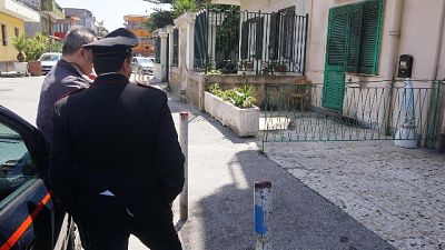 Violenta e strappa falange alla vittima Violenta e strappa falange alla vittima