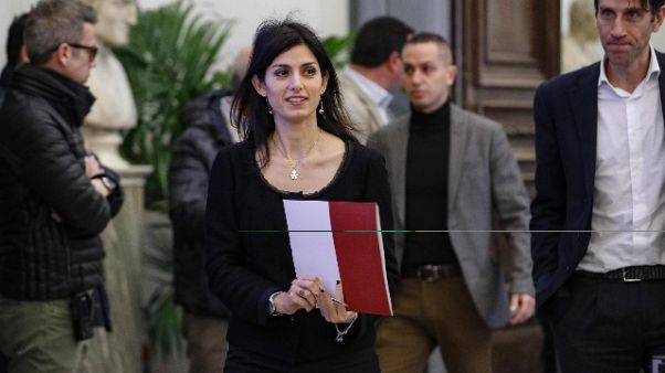 Rifiuti:linea dura Raggi,ansia in giunta Rifiuti:linea dura Raggi,ansia in giunta