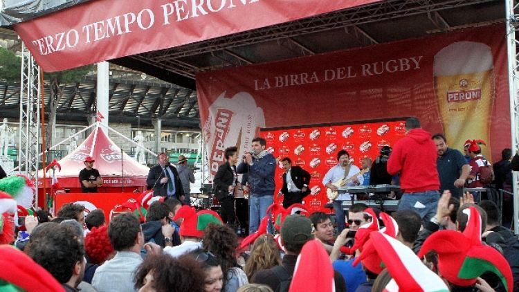 Rugby:Italia-Galles,festa Peroni Village