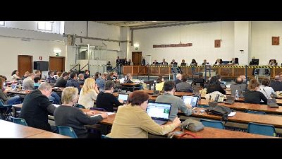 Slogan anarchici, sgomberata aula bunker Slogan anarchici, sgomberata aula bunker