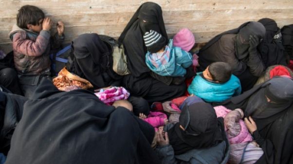 En Syrie, l'EI résiste dans son dernier réduit, 16 civils tués dans des raids En Syrie, l'EI résiste dans son dernier réduit, 16 civils tués dans des raids