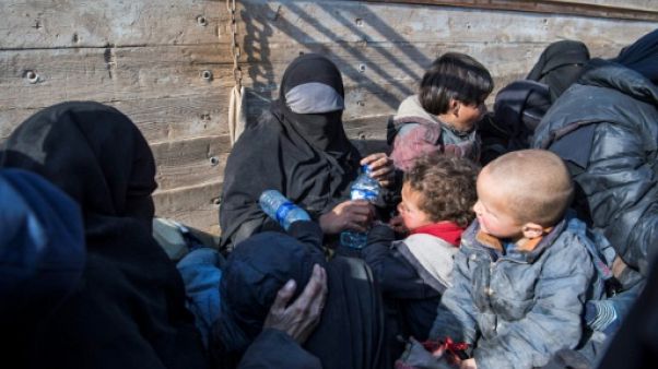 Fuyant le dernier réduit de l'EI en Syrie, deux Françaises racontent Fuyant le dernier réduit de l'EI en Syrie, deux Françaises racontent