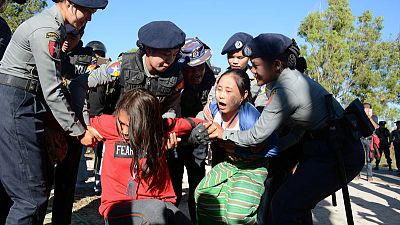 شرطة ميانمار تطلق أعيرة مطاطية لتفريق محتجين