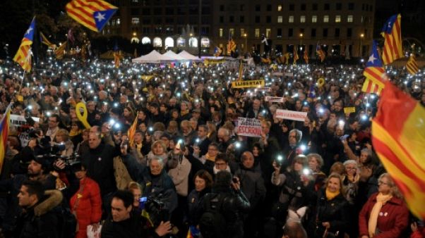 Plusieurs milliers de manifestants à Barcelone contre le procès des séparatistes Plusieurs milliers de manifestants à Barcelone contre le procès des séparatistes