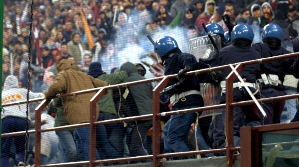Calcio:Ps,in girone andata meno violenze Calcio:Ps,in girone andata meno violenze