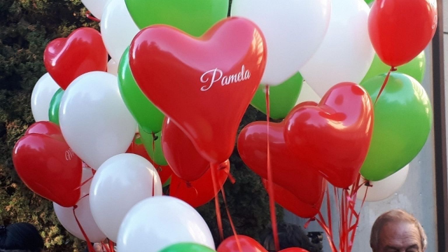 Pamela, palloncini tricolore a Macerata