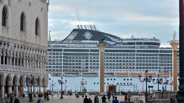 Mit, navi fuori dalla laguna di Venezia Mit, navi fuori dalla laguna di Venezia