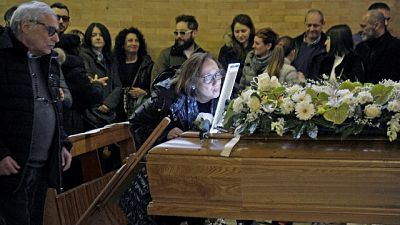 Medico morto, in centinaia ai funerali Medico morto, in centinaia ai funerali