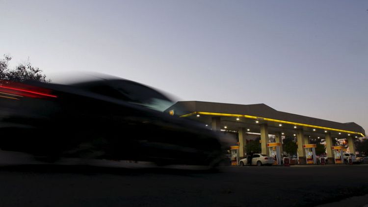 Lower gasoline prices restrain U.S. consumer inflation