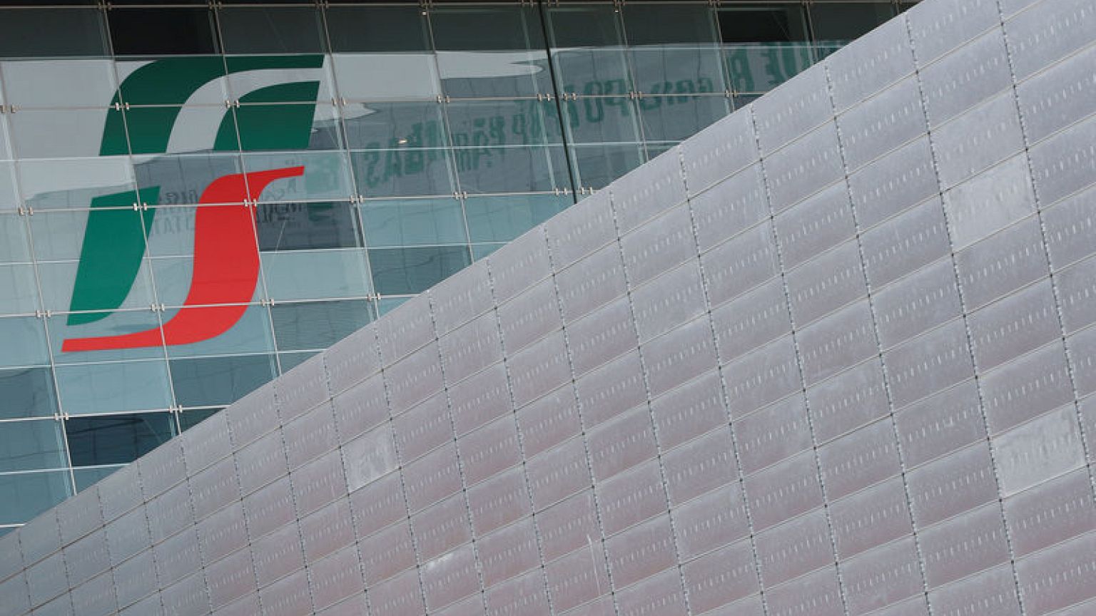 Italian railways group to start talks with Delta, easyJet on Alitalia