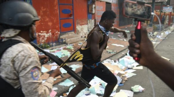 Haïti: nouvelles manifestations violentes, un mort Haïti: nouvelles manifestations violentes, un mort