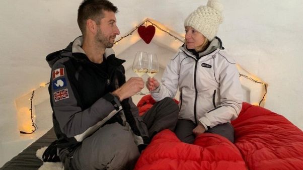 San Valentino sul ghiacciaio nell'igloo San Valentino sul ghiacciaio nell'igloo