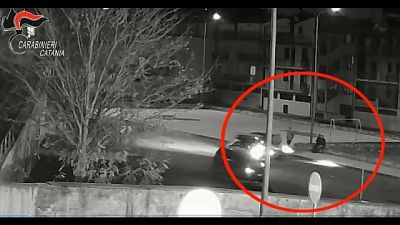 Guarda ragazza, travolto da auto Guarda ragazza, travolto da auto