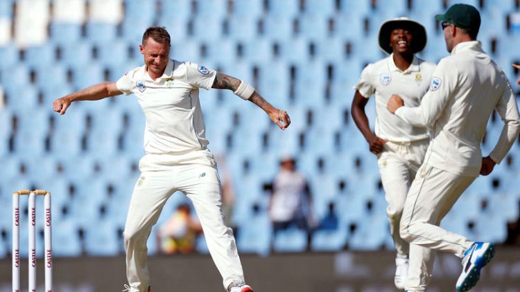 Steyn bags four wickets as S Africa claim first innings lead
