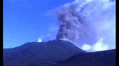 Cenere da Etna, chiuso uno spazio aereo Cenere da Etna, chiuso uno spazio aereo