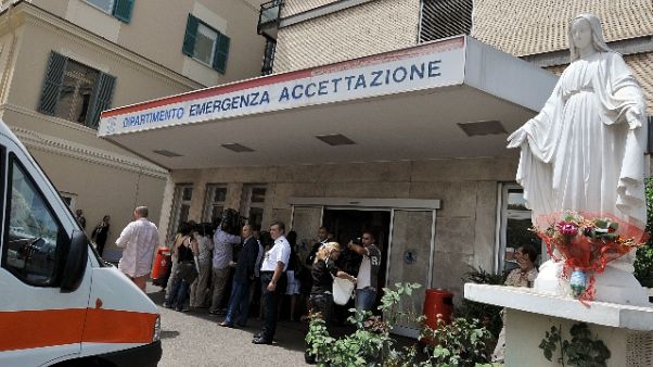 Picchiata da compagno madre,grave bimba Picchiata da compagno madre,grave bimba