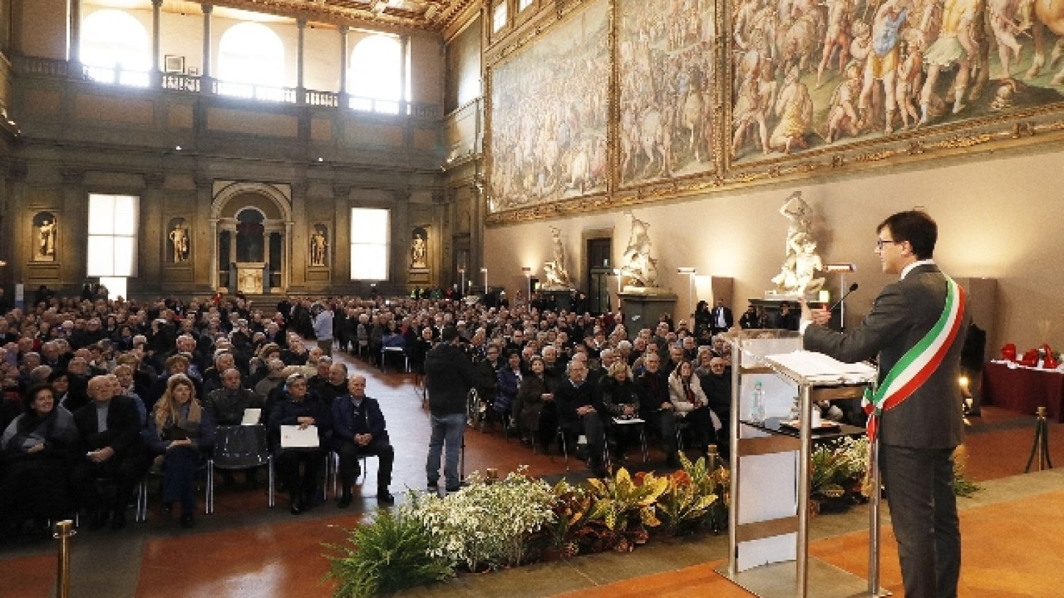 S.Valentino, festa nozze oro 1200 coppie