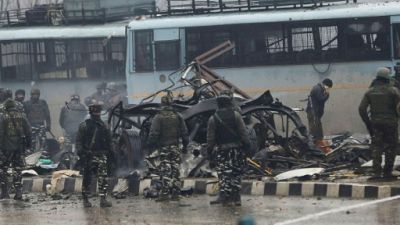 Cachemire indien: 37 paramilitaires indiens tués dans un attentat