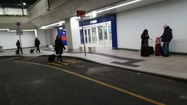 Fugge a Linate per evitare espulsione Fugge a Linate per evitare espulsione