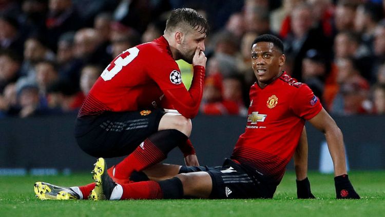 Man United forwards Martial and Lingard out for up to three weeks