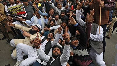 مسؤول: باكستان تستدعي مبعوثا هنديا بعد هجوم في كشمير