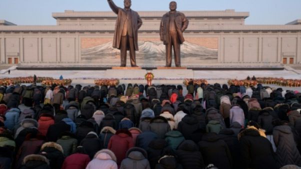 Les Nord-Coréens rendent hommage à Kim Jong Il dans un froid glacial Les Nord-Coréens rendent hommage à Kim Jong Il dans un froid glacial