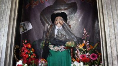 San Simon, le "saint" guatémaltèque qui veille sur les migrants
