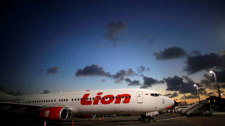طائرة تابعة لشركة ليون إير تنحرف عن المدرج في مطار بإندونيسيا