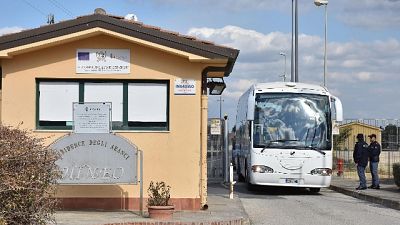 Cara Mineo, lunedì trasferiti altri 50