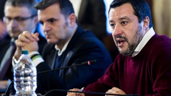 Diciotti: Centinaio, governo non rischia Diciotti: Centinaio, governo non rischia