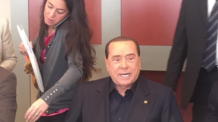 Berlusconi, governo a rischio