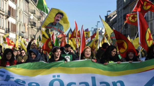 Des milliers de Kurdes défilent en France vingt ans après l'arrestation d'Öcalan Des milliers de Kurdes défilent en France vingt ans après l'arrestation d'Öcalan