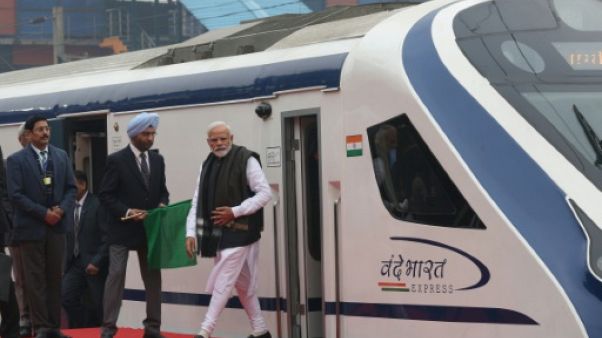 Le train le plus rapide de l'Inde heurte une vache, à peine inauguré Le train le plus rapide de l'Inde heurte une vache, à peine inauguré