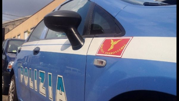 Aggredisce capotreno e spacca un vetro Aggredisce capotreno e spacca un vetro